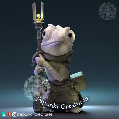 Chameleon Mechanic | Tabletop or Display Scale | D&D Humblewood TTRPG Miniature | Pepunki Creatures