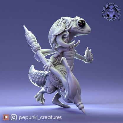 Gecko Mage | Tabletop or Display Scale | D&D Humblewood TTRPG Miniature | Pepunki Creatures