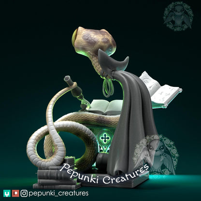 Blunt Snake Scholar Professor Wizard | Tabletop or Display Scale | D&D Humblewood TTRPG Miniature | Pepunki Creatures