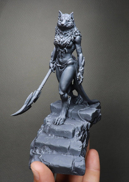 Oleana, Werewolf Queen | Display Miniature | White Werewolf Tavern